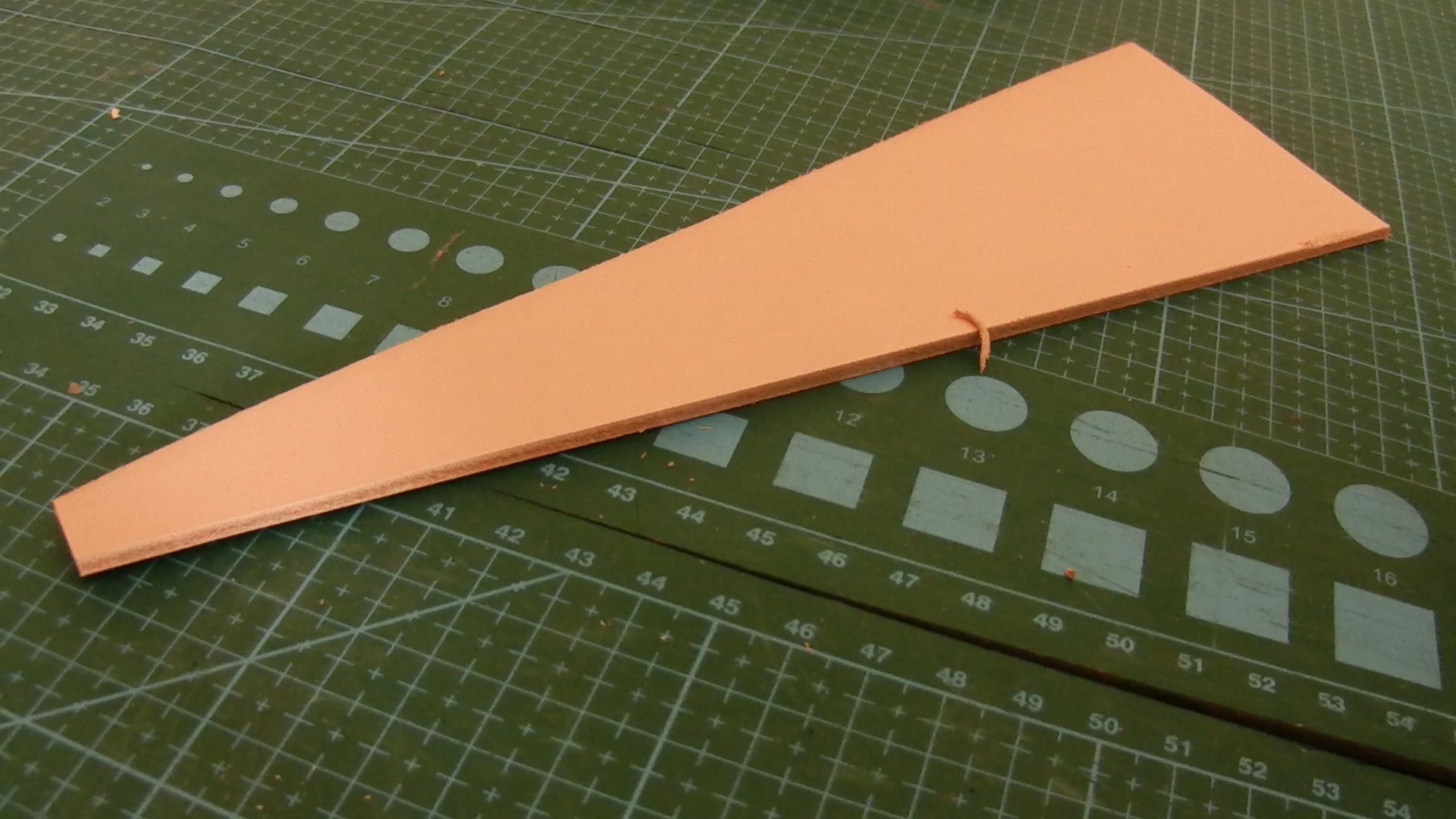 Short Video Demonstrating  How To se The 5 in 1 Edge Creaser, Goover, Beveller